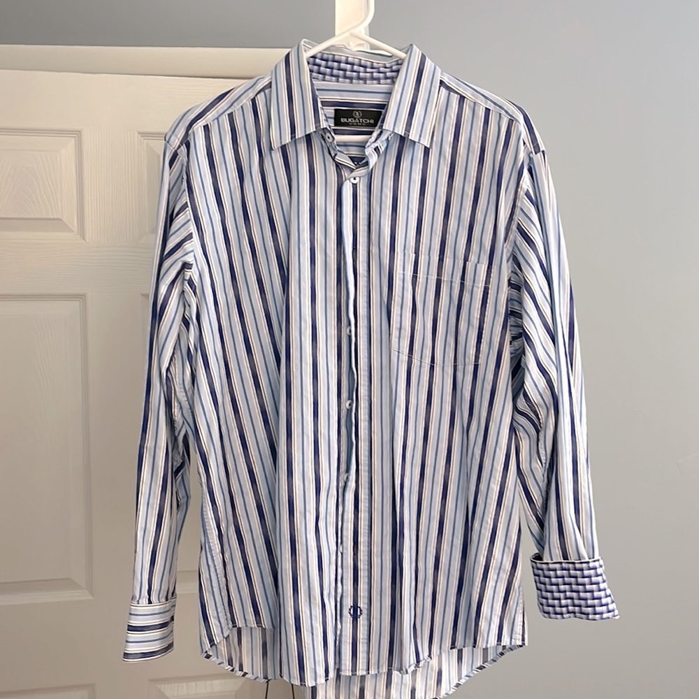 Nice dress shirt! Size Large